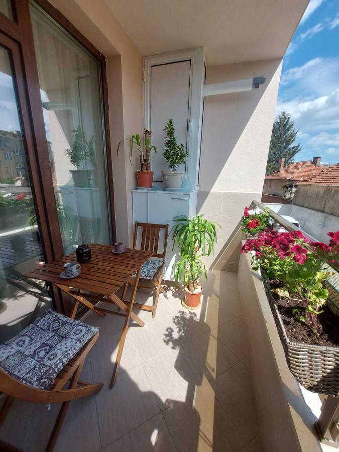 Toni'S Hidden Gem Apartment Kazanlak Exterior photo